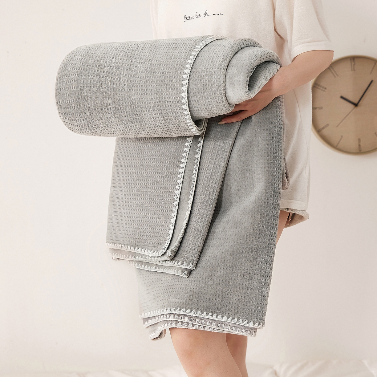 91家纺网 家纺一手货源 找家纺 莱家富 2026新款500克加厚A类华夫格牛奶绒双面毛毯轻奢休闲盖毯子多尺寸多功能午睡办 都市灰