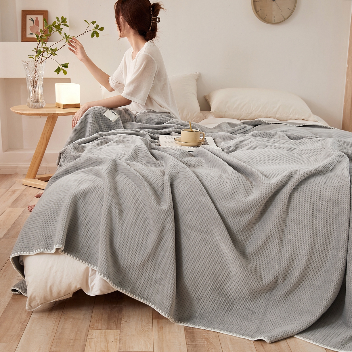 91家纺网 家纺一手货源 找家纺 莱家富 2026新款500克加厚A类华夫格牛奶绒双面毛毯轻奢休闲盖毯子多尺寸多功能午睡办 都市灰