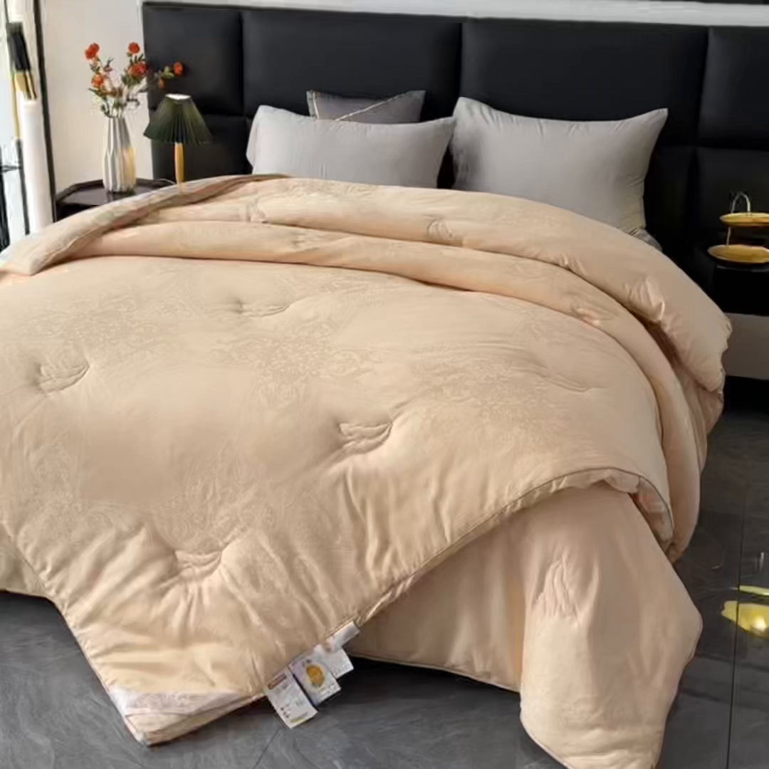 91家纺网 家纺一手货源 找家纺 欧夏家纺 2025秋冬新款长绒棉提花大豆被子母被拉链款二合一被子被芯 香槟色