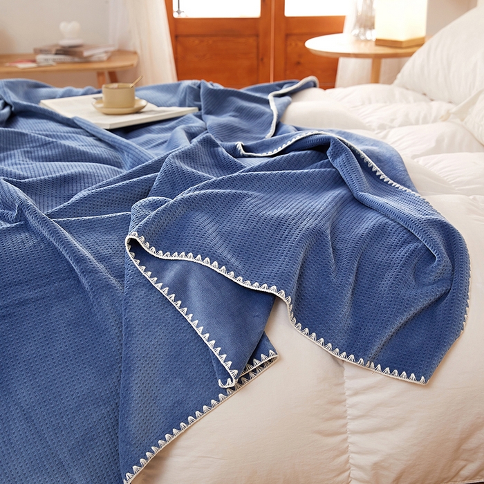 91家纺网 家纺一手货源 找家纺 莱家富 2026新款500克加厚A类华夫格牛奶绒双面毛毯轻奢休闲盖毯子多尺寸多功能午睡办 湖蓝