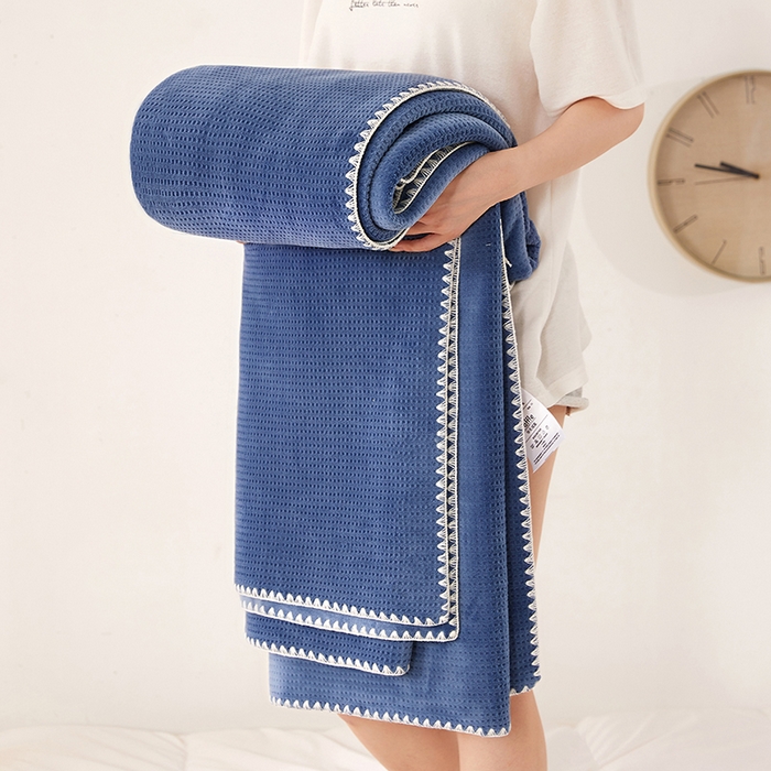 91家纺网 家纺一手货源 找家纺 莱家富 2026新款500克加厚A类华夫格牛奶绒双面毛毯轻奢休闲盖毯子多尺寸多功能午睡办 湖蓝