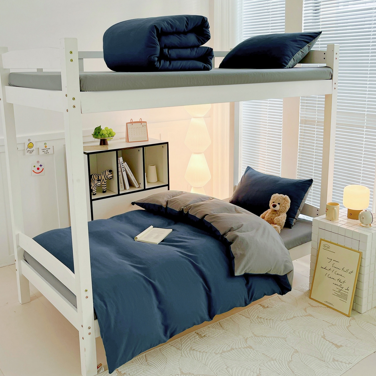 91家纺网 家纺一手货源 找家纺 （总）纽缦家纺 2025新款纯色双拼水洗亲柔棉三件套宿舍三件套上下铺三件套,纯色双拼-红棕卡,纯色双拼-宝蓝浅灰,纯色双拼-豆沙浅灰,纯色双拼-卡深灰,纯色双拼-蓝绿米,纯色双拼-米卡,纯色双拼-柠檬粉,纯色双拼-苹果绿粉,纯色双拼-苹果绿米,纯色双拼-浅灰粉,纯色双拼-浅灰米,纯色双拼-清新牛仔,纯色双拼-秋色咖,纯色双拼-深浅灰,纯色双拼-深浅紫,纯色双拼-天蓝灰,纯色双拼-香芋粉,纯色双拼-砖红粉