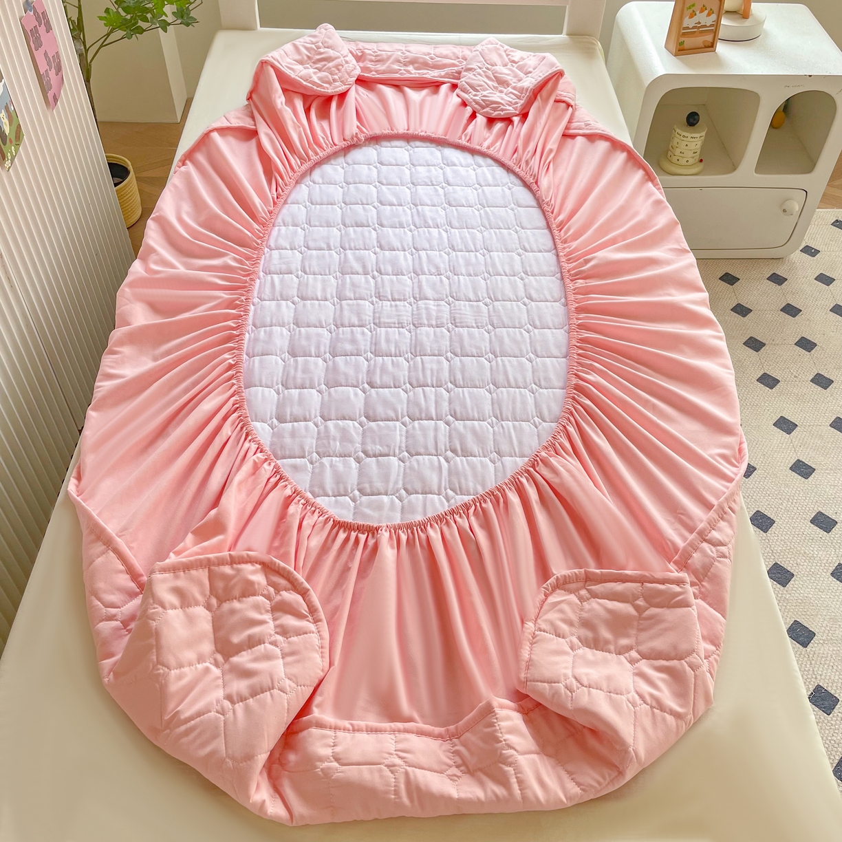 91家纺网 家纺一手货源 找家纺 锦眠床笠 2025新款亲肤面包格夹棉床笠-学生图 面包格-粉