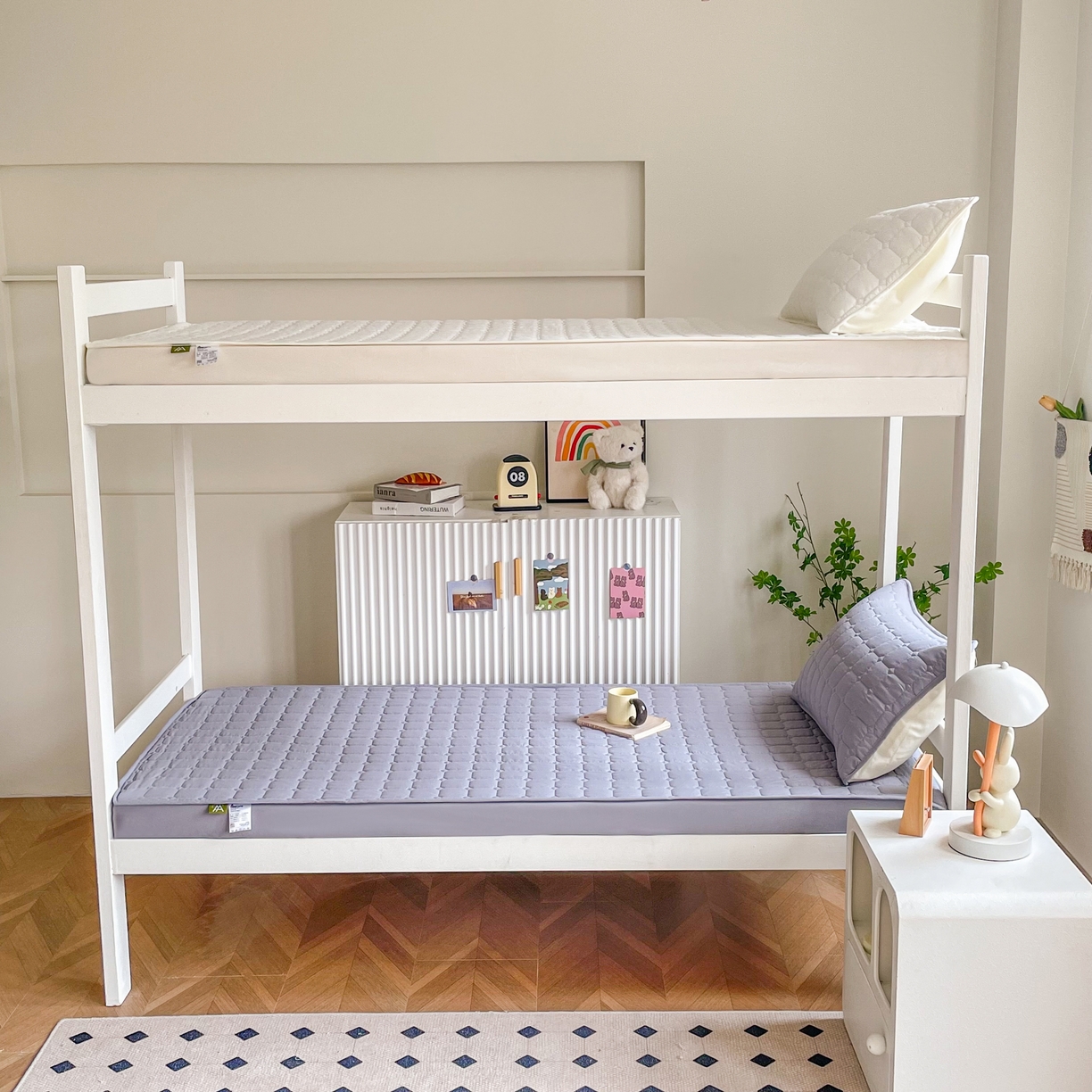 91家纺网 家纺一手货源 找家纺 锦眠床笠 2025新款亲肤面包格夹棉床笠-学生图 面包格-灰