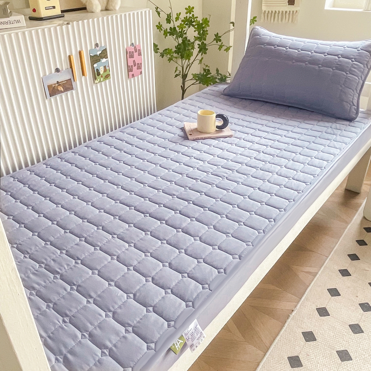 91家纺网 家纺一手货源 找家纺 锦眠床笠 2025新款亲肤面包格夹棉床笠-学生图 面包格-灰