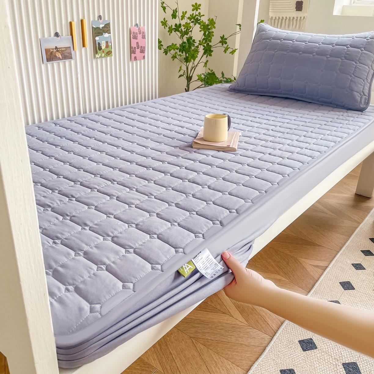 91家纺网 家纺一手货源 找家纺 锦眠床笠 2025新款亲肤面包格夹棉床笠-学生图 面包格-灰