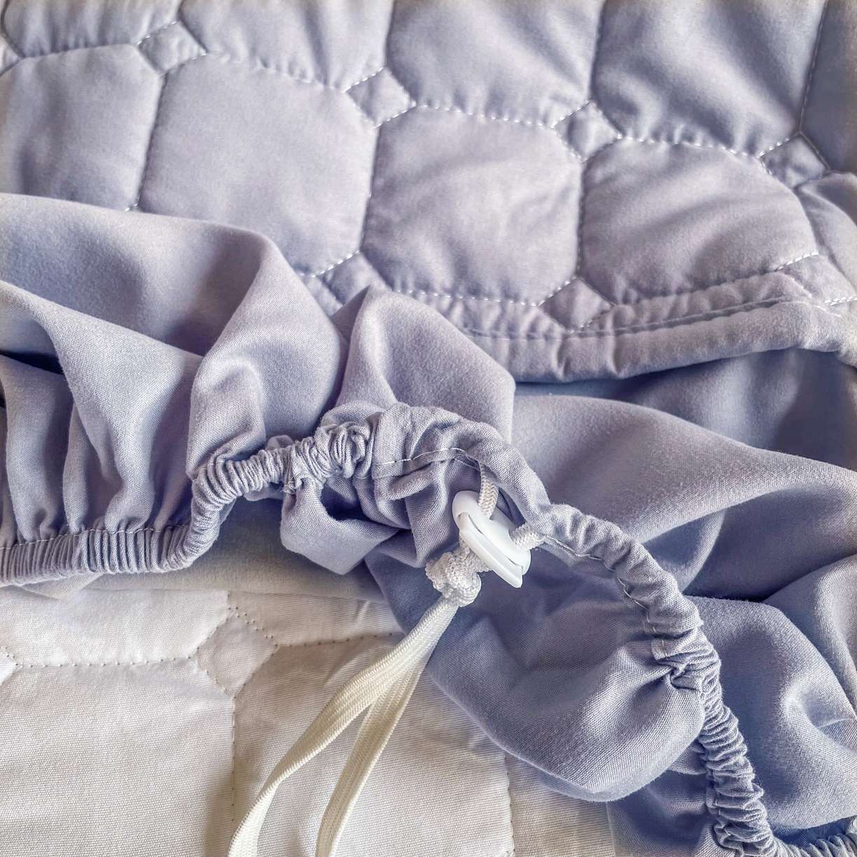 91家纺网 家纺一手货源 找家纺 锦眠床笠 2025新款亲肤面包格夹棉床笠-学生图 面包格-灰