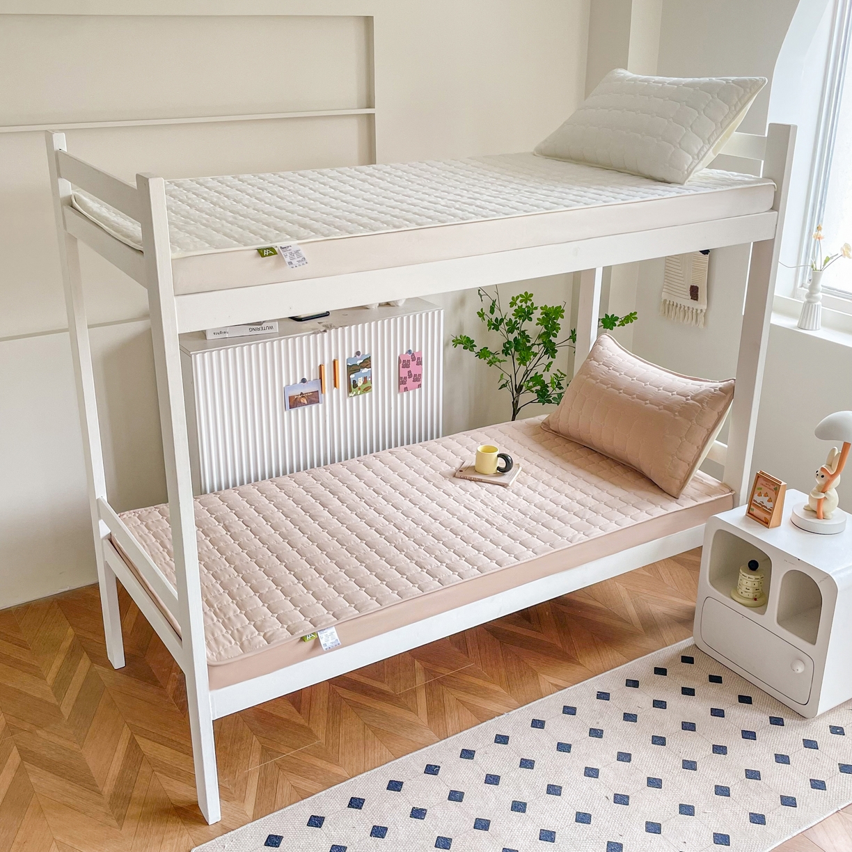 91家纺网 家纺一手货源 找家纺 锦眠床笠 2025新款亲肤面包格夹棉床笠-学生图 面包格-卡其