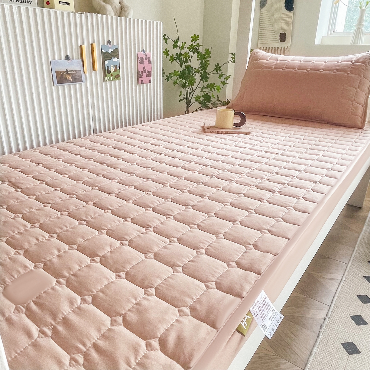 91家纺网 家纺一手货源 找家纺 锦眠床笠 2025新款亲肤面包格夹棉床笠-学生图 面包格-卡其