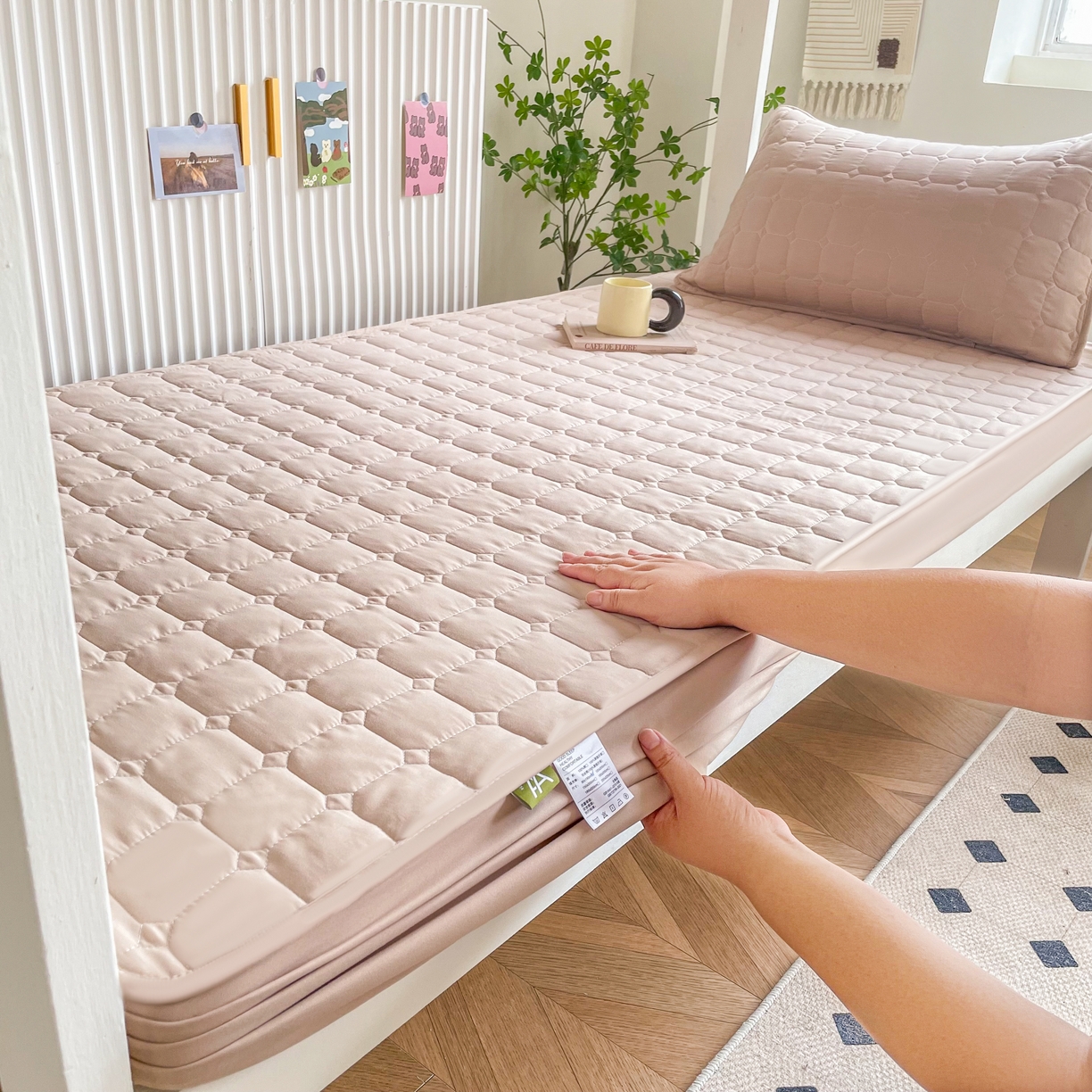 91家纺网 家纺一手货源 找家纺 锦眠床笠 2025新款亲肤面包格夹棉床笠-学生图 面包格-卡其