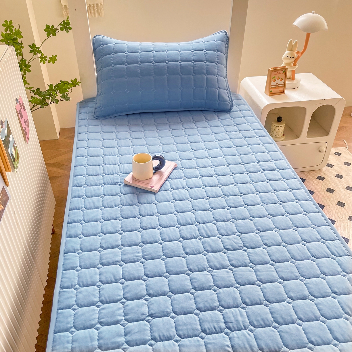 91家纺网 家纺一手货源 找家纺 锦眠床笠 2025新款亲肤面包格夹棉床笠-学生图 面包格-兰