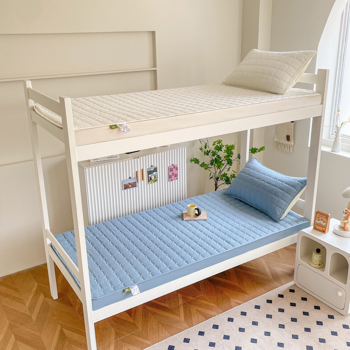 91家纺网 家纺一手货源 找家纺 锦眠床笠 2025新款亲肤面包格夹棉床笠-学生图 面包格-兰