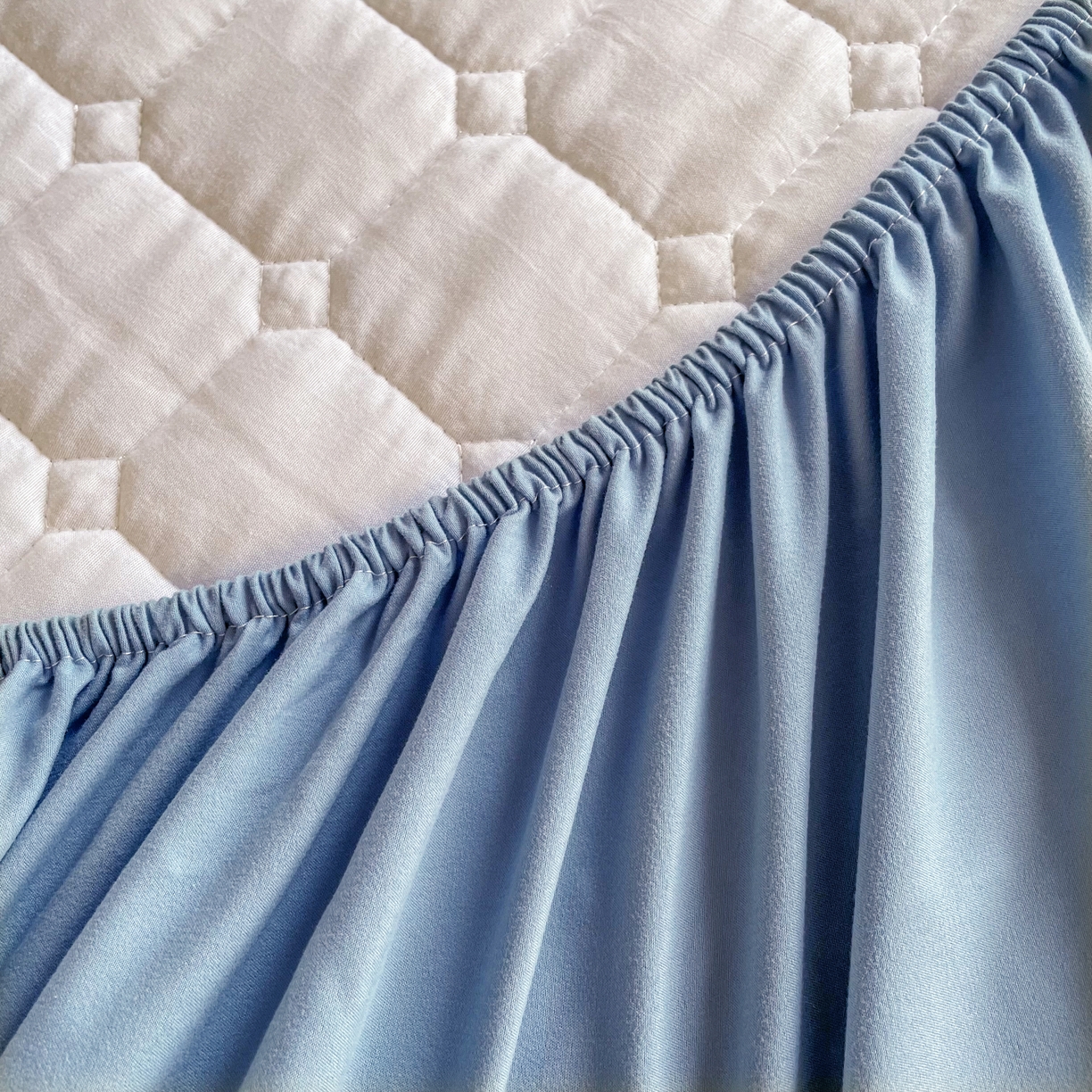 91家纺网 家纺一手货源 找家纺 锦眠床笠 2025新款亲肤面包格夹棉床笠-学生图 面包格-兰