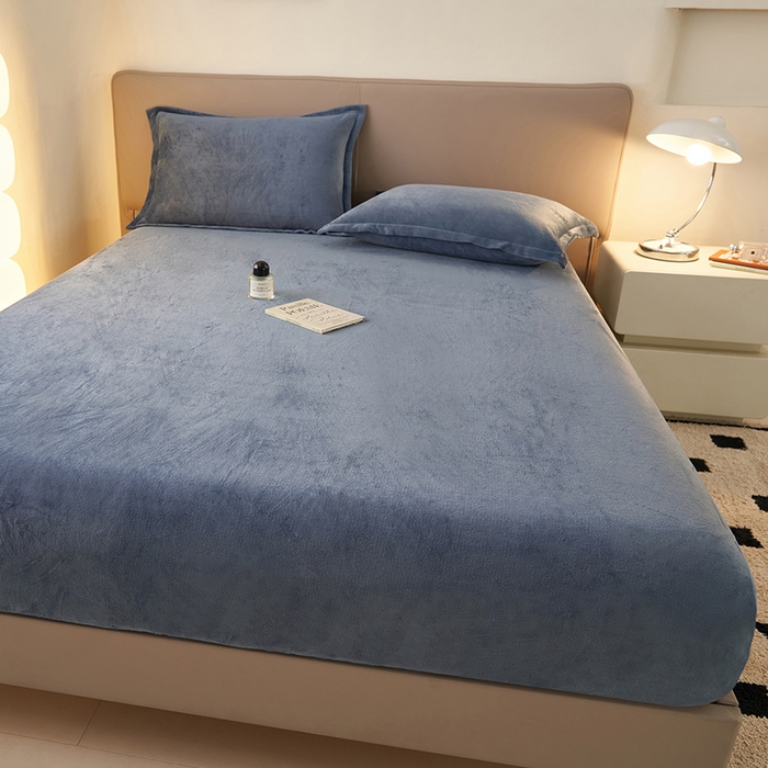 91家纺网 家纺一手货源 找家纺 简爱 2025新款纯色牛奶绒单床笠 宾利蓝