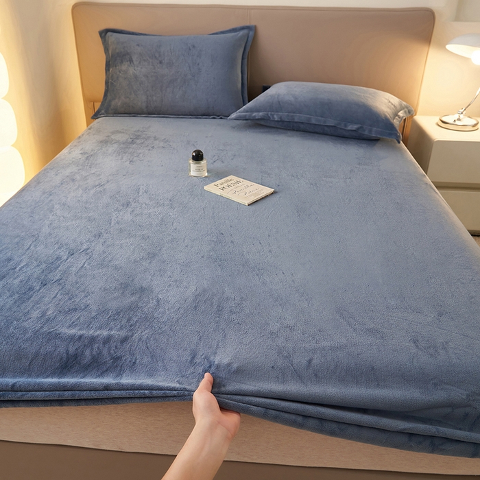 91家纺网 家纺一手货源 找家纺 简爱 2025新款纯色牛奶绒单床笠 宾利蓝