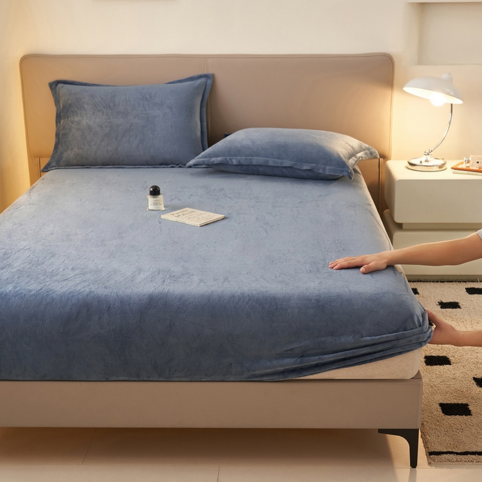 91家纺网 家纺一手货源 找家纺 简爱 2025新款纯色牛奶绒单床笠 宾利蓝