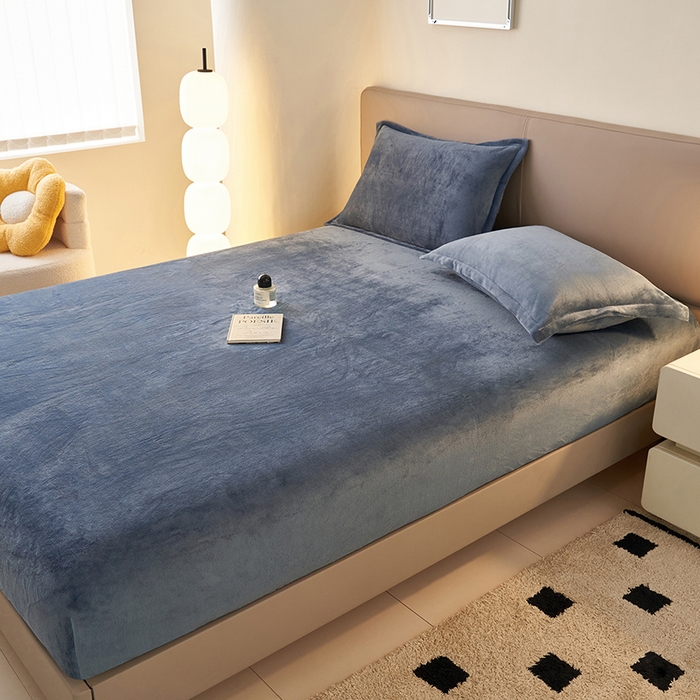 91家纺网 家纺一手货源 找家纺 简爱 2025新款纯色牛奶绒单床笠 宾利蓝