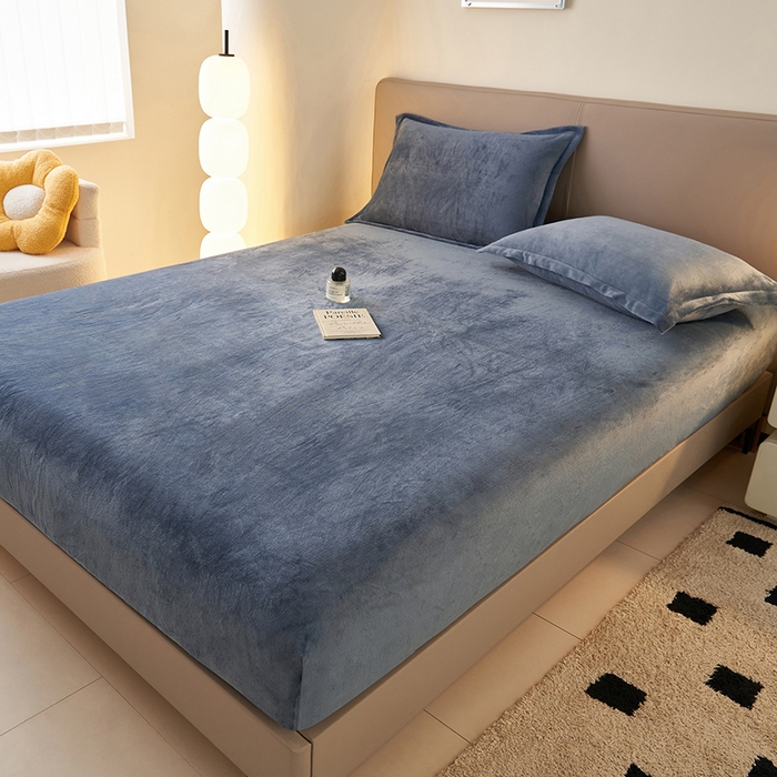 91家纺网 家纺一手货源 找家纺 简爱 2025新款纯色牛奶绒单床笠 宾利蓝