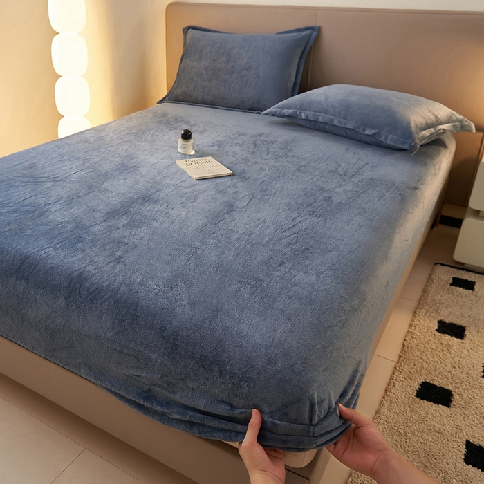 91家纺网 家纺一手货源 找家纺 简爱 2025新款纯色牛奶绒单床笠 宾利蓝