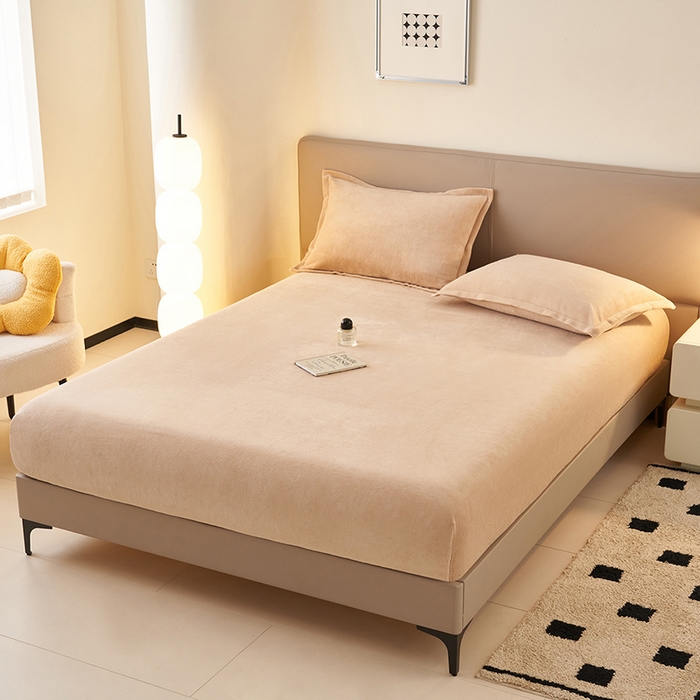 91家纺网 家纺一手货源 找家纺 简爱 2025新款纯色牛奶绒单床笠 卡其