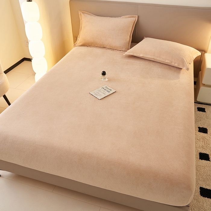 91家纺网 家纺一手货源 找家纺 简爱 2025新款纯色牛奶绒单床笠 卡其