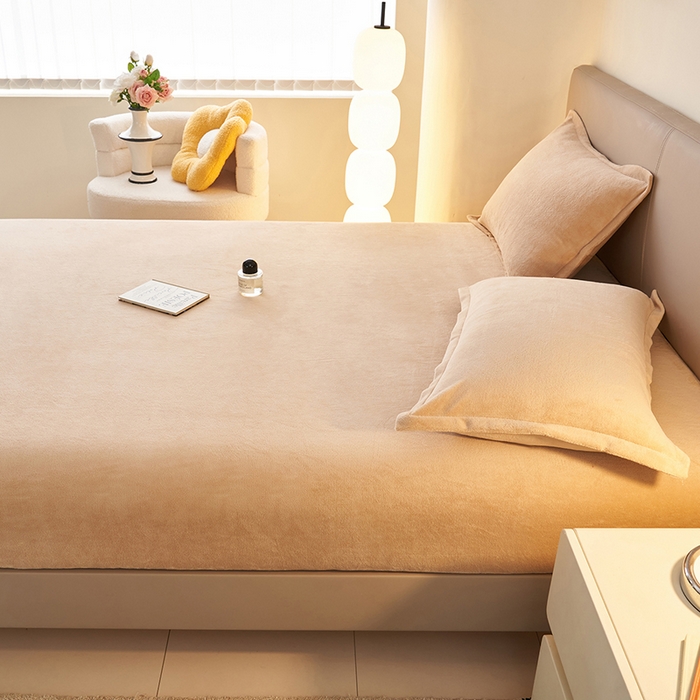 91家纺网 家纺一手货源 找家纺 简爱 2025新款纯色牛奶绒单床笠 卡其