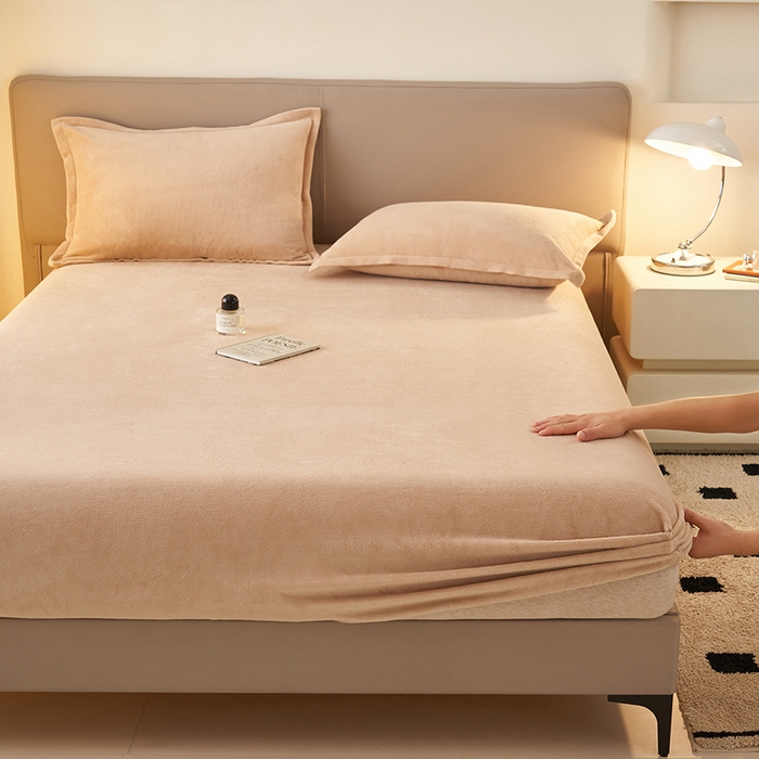 91家纺网 家纺一手货源 找家纺 简爱 2025新款纯色牛奶绒单床笠 卡其