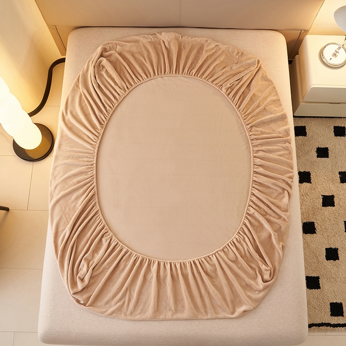 91家纺网 家纺一手货源 找家纺 简爱 2025新款纯色牛奶绒单床笠 卡其