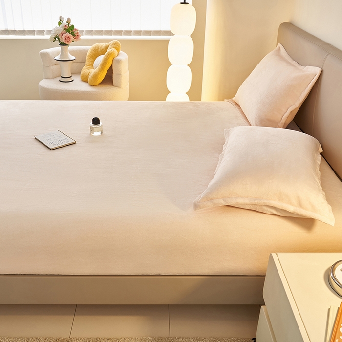 91家纺网 家纺一手货源 找家纺 简爱 2025新款纯色牛奶绒单床笠 奶油色