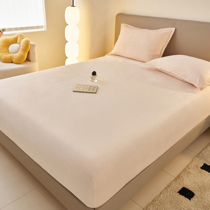 91家纺网 家纺一手货源 找家纺 简爱 2025新款纯色牛奶绒单床笠 奶油色