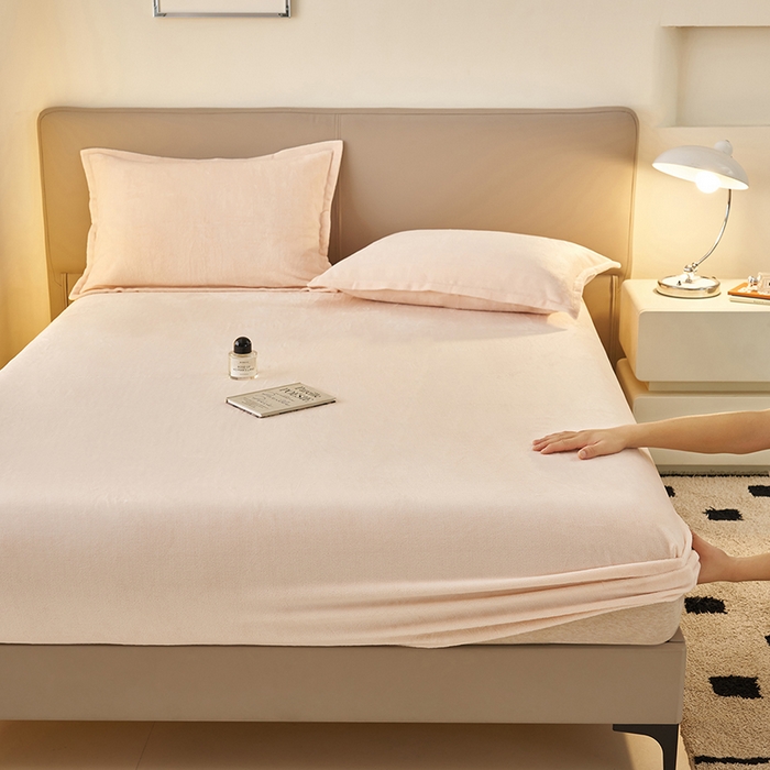 91家纺网 家纺一手货源 找家纺 简爱 2025新款纯色牛奶绒单床笠 奶油色