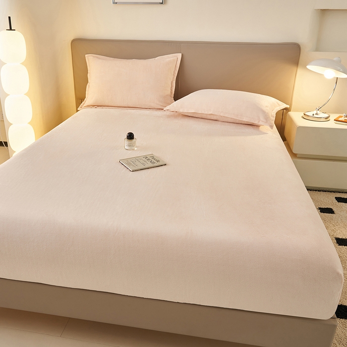 91家纺网 家纺一手货源 找家纺 简爱 2025新款纯色牛奶绒单床笠 奶油色