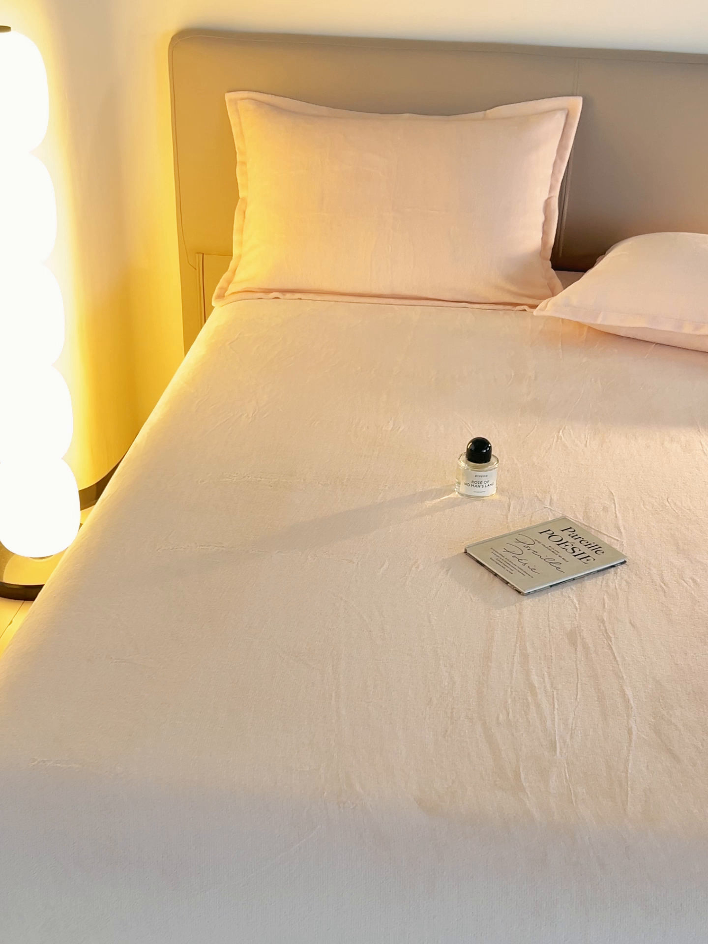 91家纺网 家纺一手货源 找家纺 简爱 2025新款纯色牛奶绒单床笠 奶油色