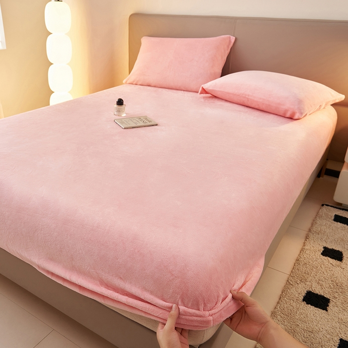 91家纺网 家纺一手货源 找家纺 简爱 2025新款纯色牛奶绒单床笠 樱花粉