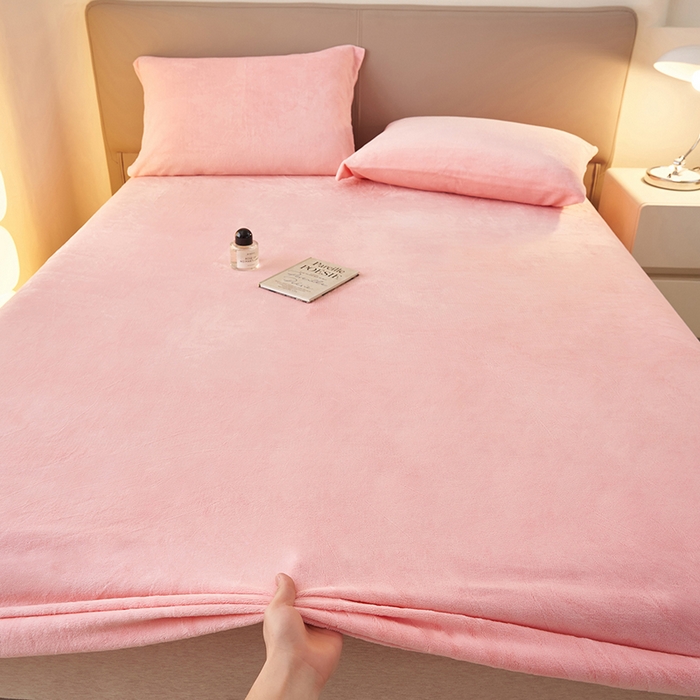 91家纺网 家纺一手货源 找家纺 简爱 2025新款纯色牛奶绒单床笠 樱花粉