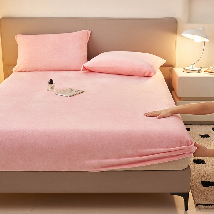 91家纺网 家纺一手货源 找家纺 简爱 2025新款纯色牛奶绒单床笠 樱花粉