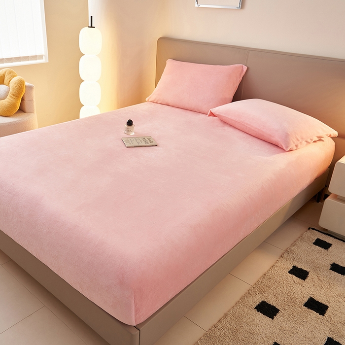 91家纺网 家纺一手货源 找家纺 简爱 2025新款纯色牛奶绒单床笠 樱花粉