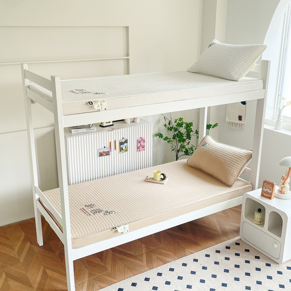 91家纺网 家纺一手货源 找家纺 锦眠床笠 2025新款刺绣床笠-学生图 奶油咖