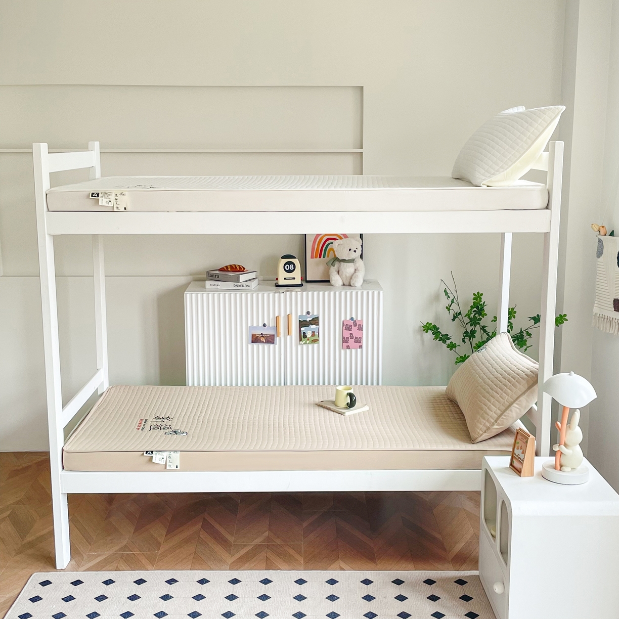 91家纺网 家纺一手货源 找家纺 锦眠床笠 2025新款刺绣床笠-学生图 奶油咖