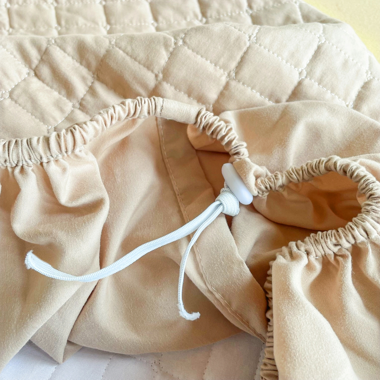 91家纺网 家纺一手货源 找家纺 锦眠床笠 2025新款刺绣床笠-学生图 奶油咖