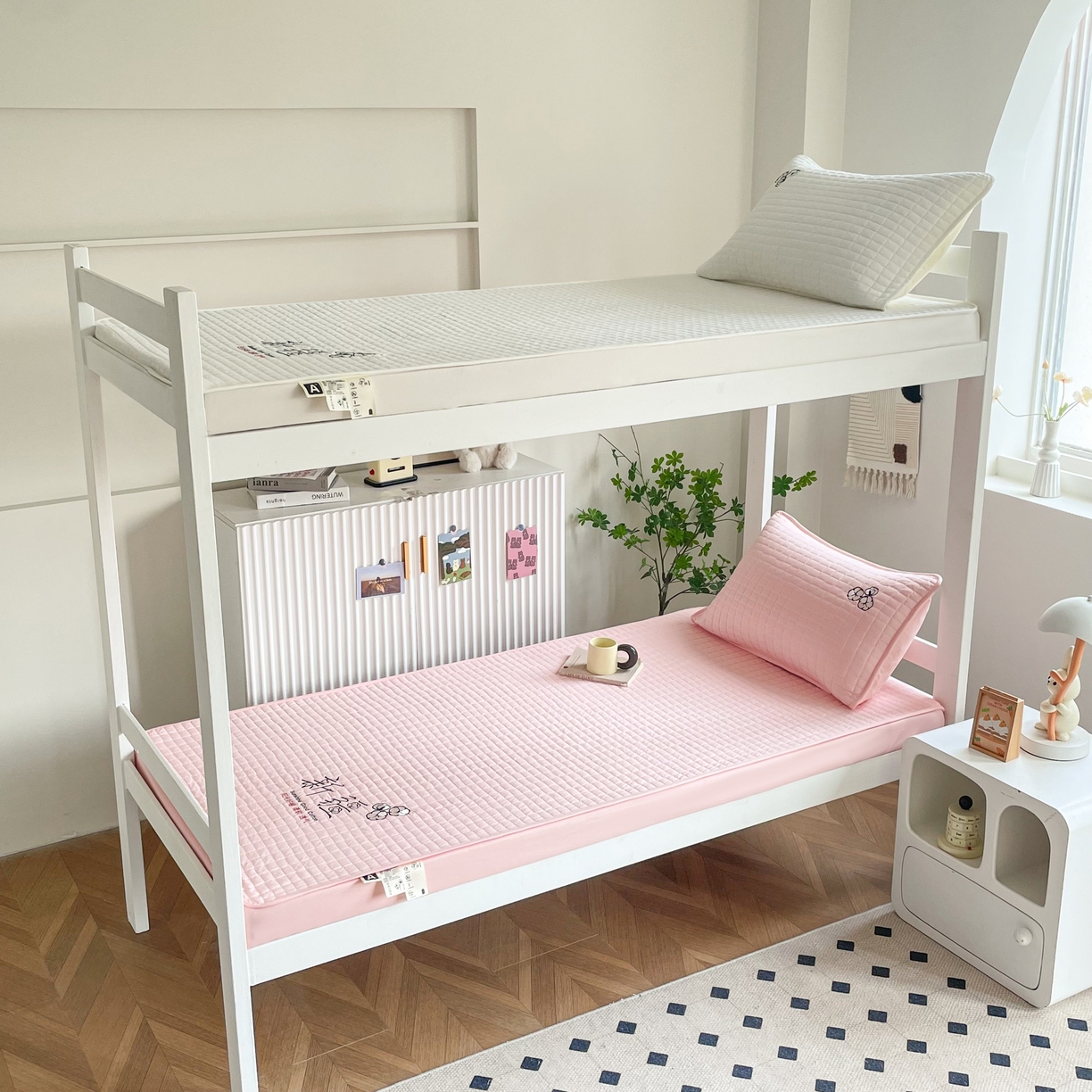 91家纺网 家纺一手货源 找家纺 锦眠床笠 2025新款刺绣床笠-学生图 樱花粉