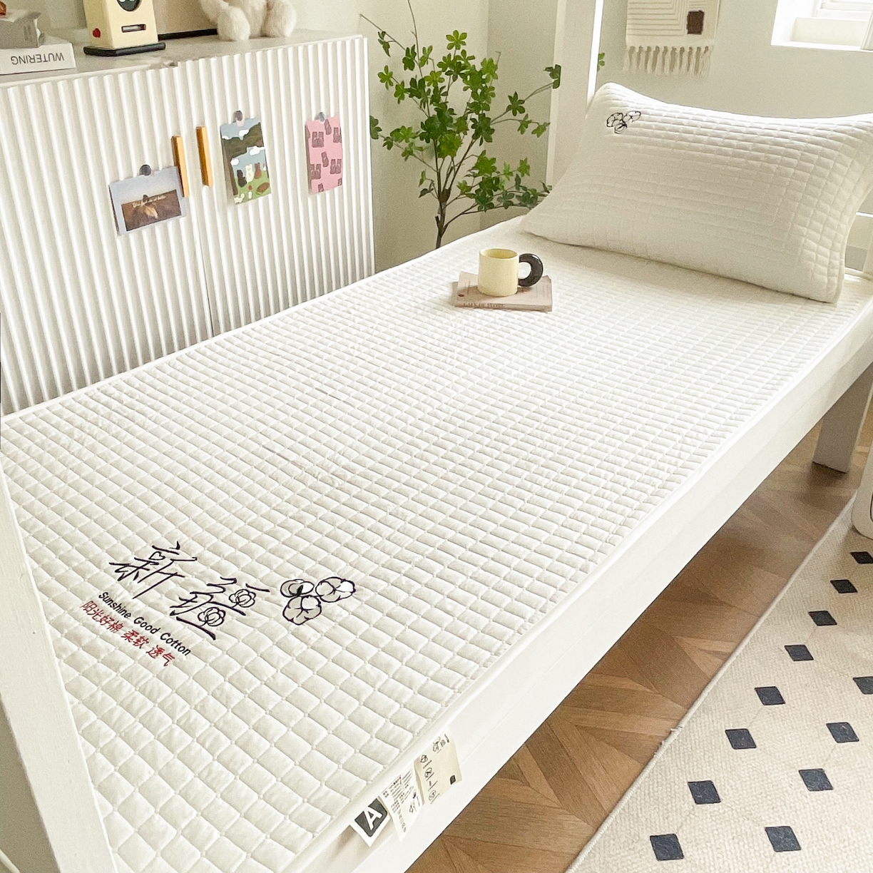 91家纺网 家纺一手货源 找家纺 锦眠床笠 2025新款刺绣床笠-学生图 云朵白