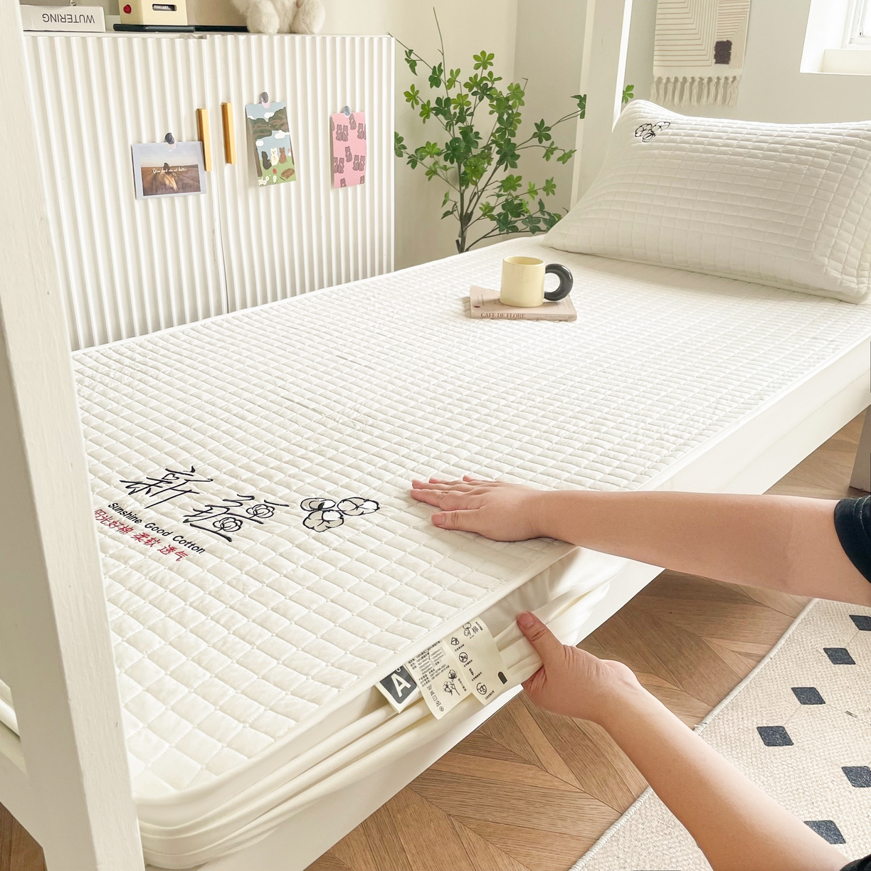 91家纺网 家纺一手货源 找家纺 锦眠床笠 2025新款刺绣床笠-学生图 云朵白