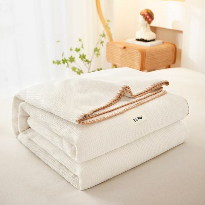 91家纺网 家纺一手货源 找家纺 莱家富 2026新款500克加厚A类华夫格牛奶绒双面毛毯轻奢休闲盖毯子多尺寸多功能午睡办 奶白