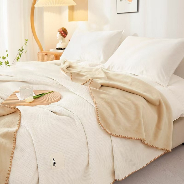 91家纺网 家纺一手货源 找家纺 莱家富 2026新款500克加厚A类华夫格牛奶绒双面毛毯轻奢休闲盖毯子多尺寸多功能午睡办 奶白