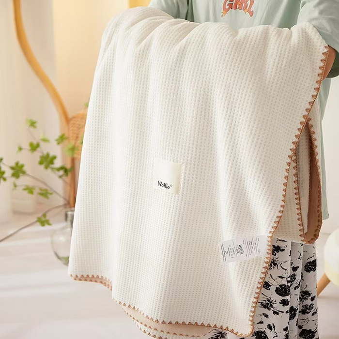 91家纺网 家纺一手货源 找家纺 莱家富 2026新款500克加厚A类华夫格牛奶绒双面毛毯轻奢休闲盖毯子多尺寸多功能午睡办 奶白