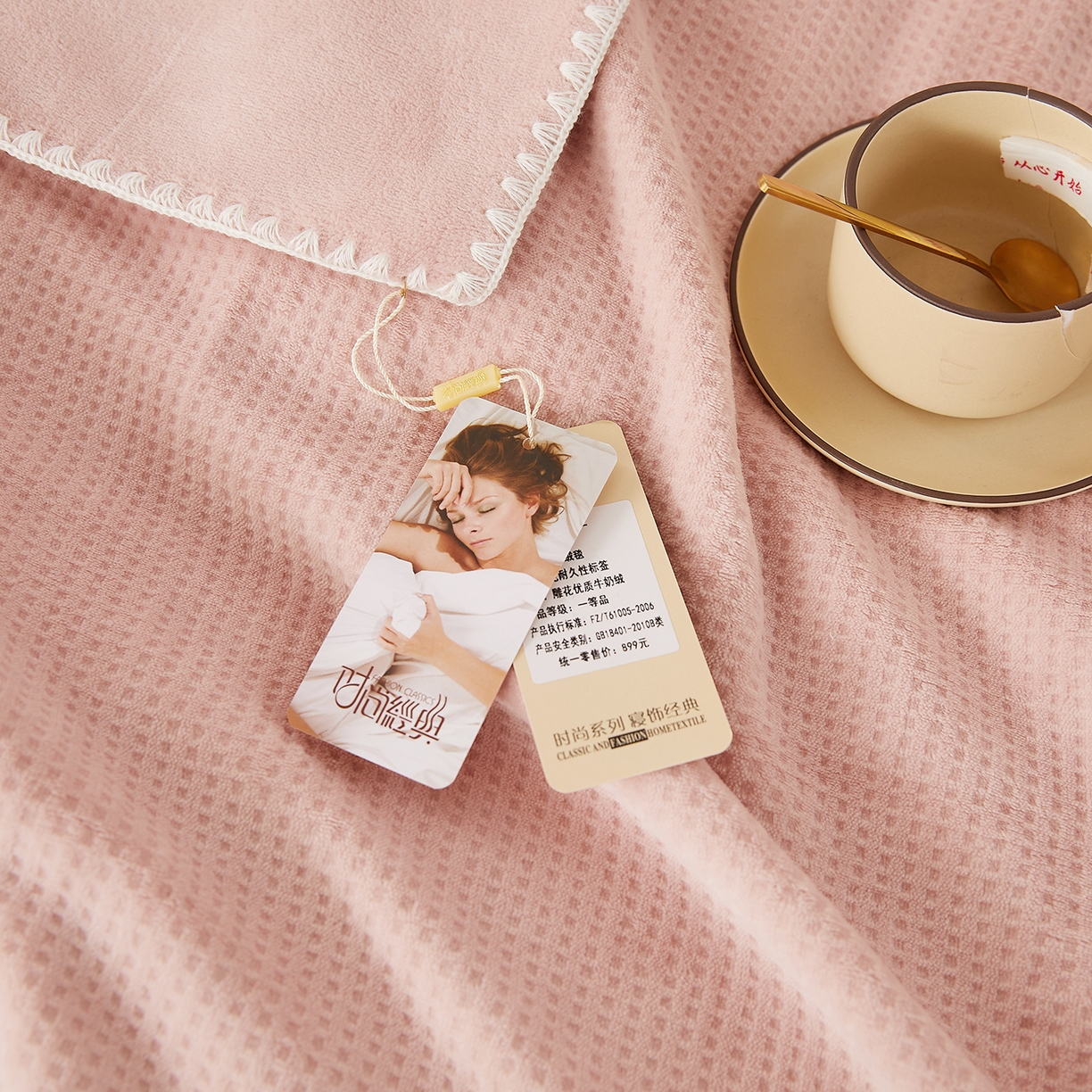 91家纺网 家纺一手货源 找家纺 莱家富 2026新款500克加厚A类华夫格牛奶绒双面毛毯轻奢休闲盖毯子多尺寸多功能午睡办 嫩粉