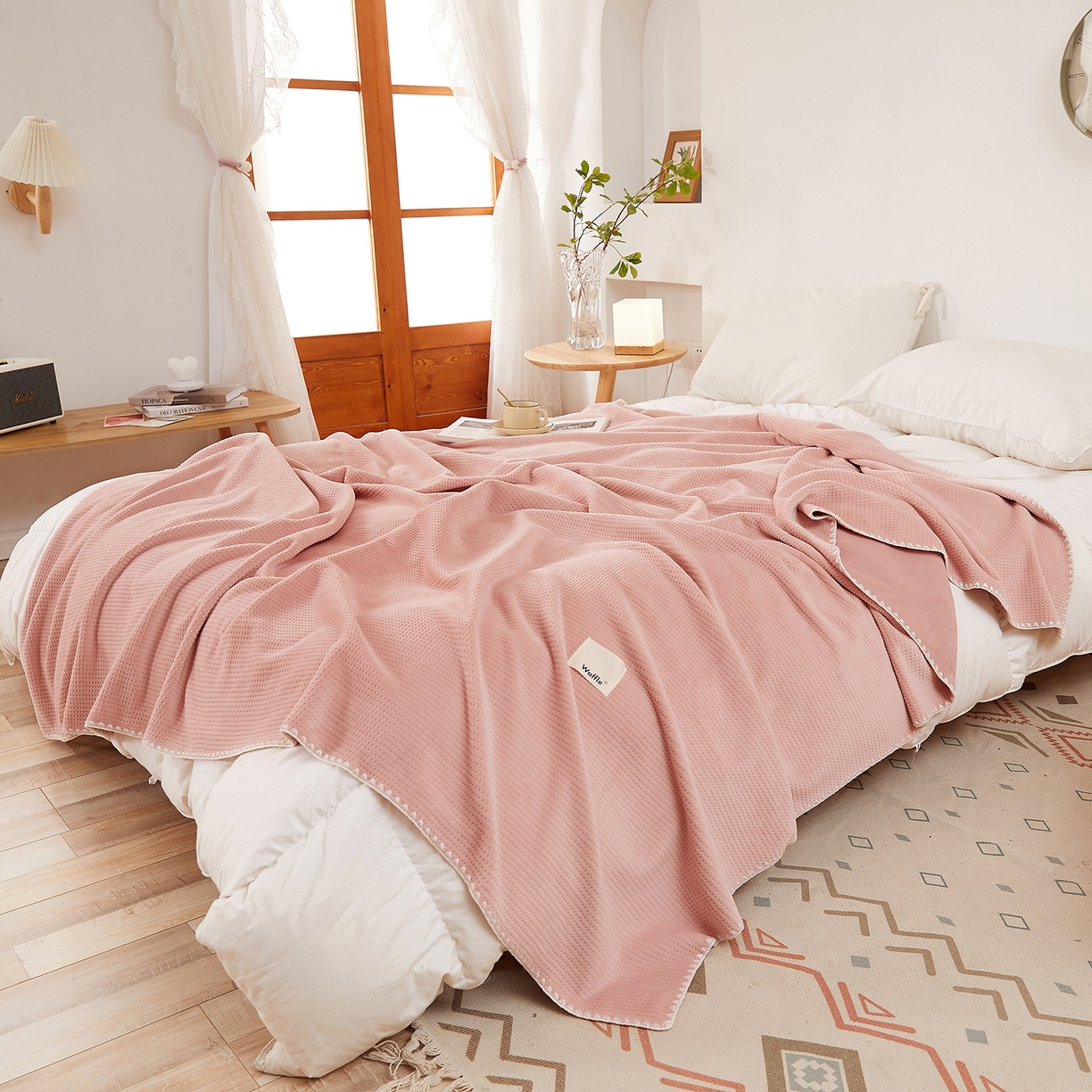 91家纺网 家纺一手货源 找家纺 莱家富 2026新款500克加厚A类华夫格牛奶绒双面毛毯轻奢休闲盖毯子多尺寸多功能午睡办 嫩粉