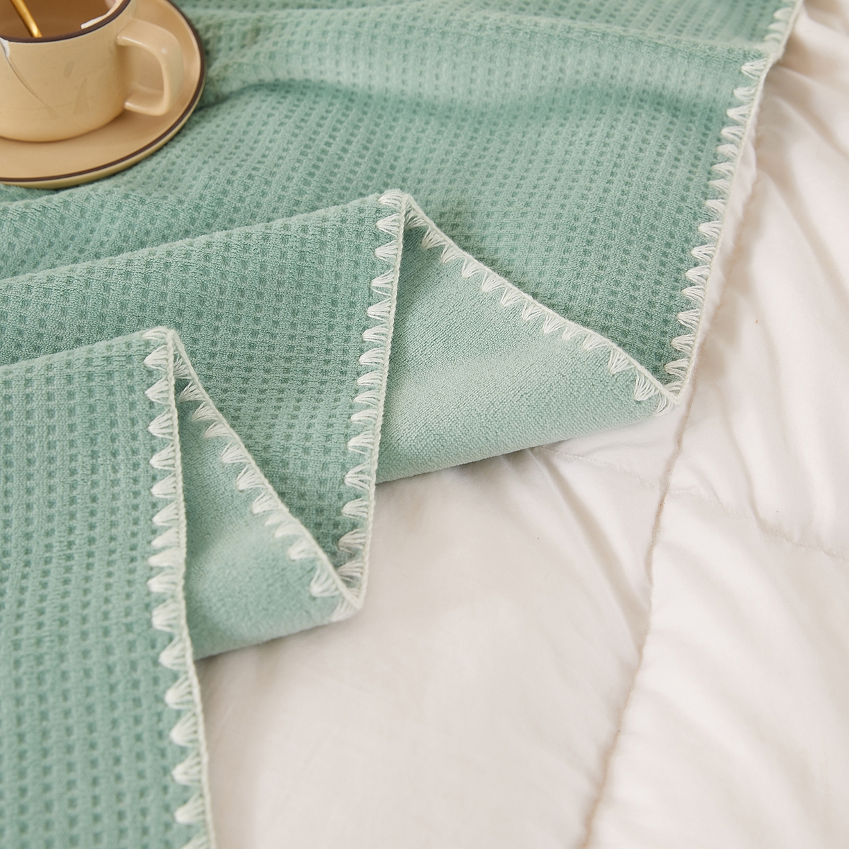 91家纺网 家纺一手货源 找家纺 莱家富 2026新款500克加厚A类华夫格牛奶绒双面毛毯轻奢休闲盖毯子多尺寸多功能午睡办 苹果绿