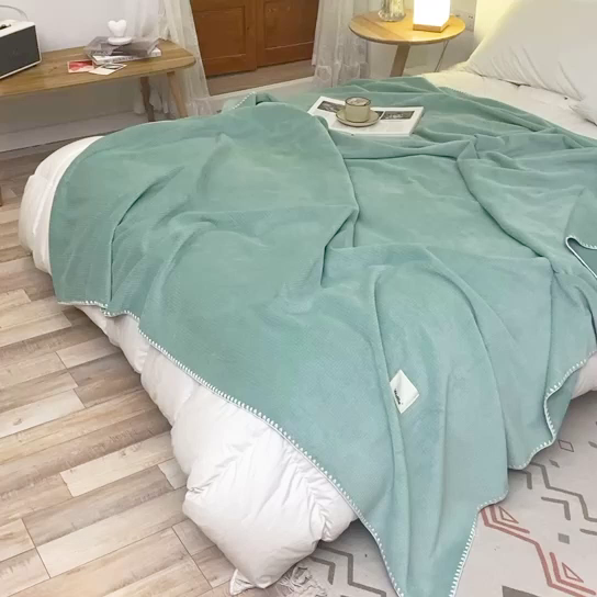 91家纺网 家纺一手货源 找家纺 莱家富 2026新款500克加厚A类华夫格牛奶绒双面毛毯轻奢休闲盖毯子多尺寸多功能午睡办 苹果绿